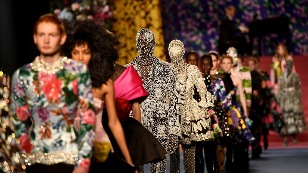 London Fashion Week: Zpět k reálnému zážitku i genderové neutralitě London Fashion Week: Zpět k reálnému zážitku i genderové neutralitě