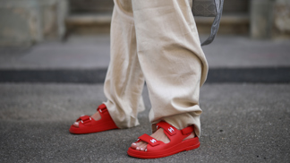 „Ugly sneakers” střídají „ugly sandals”
