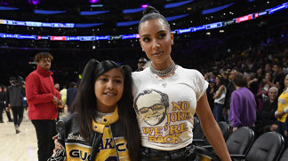  

North West a její matka Kim Kardashian
