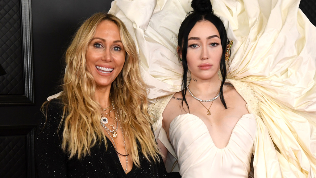 Matka Tish Cyrus s dcerou Noah Cyrus
Matka Tish Cyrus s dcerou Noah Cyrus