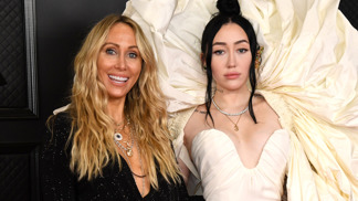  

Matka Tish Cyrus s dcerou Noah Cyrus
