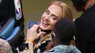 Adele a seriál? Co chystá diva, na jejíž album tak netrpělivě čekáme?