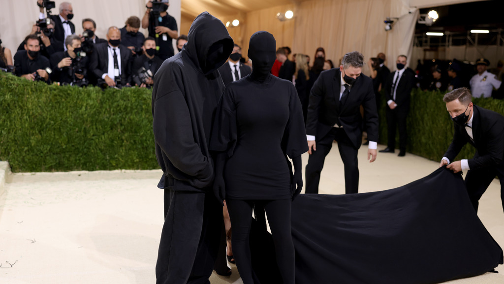  

Kim Kardashian v modelu Balenciaga
