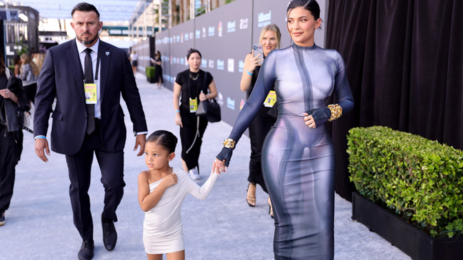  

Kylie Jenner s dcerou Stormi
