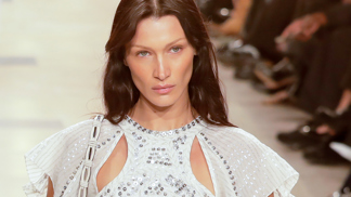 Bella Hadid jako tvář valentýnské kampaně Victoria's Secret 2023 