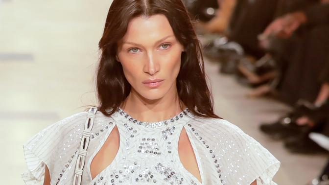 Bella Hadid jako tvář valentýnské kampaně Victoria's Secret 2023 