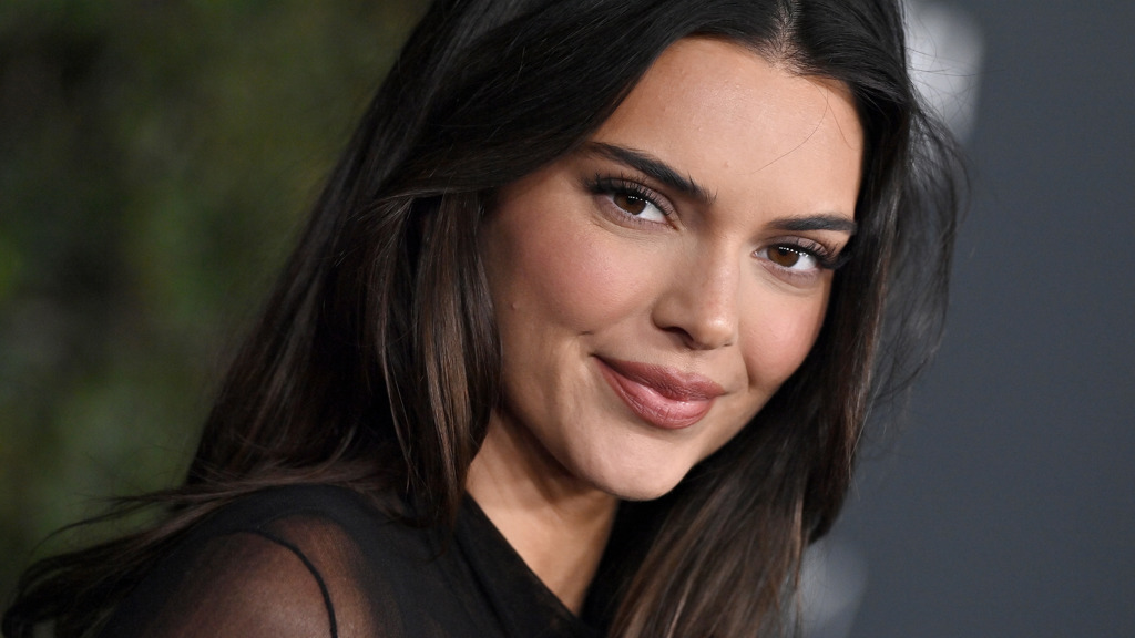  

Nedbalé vlny podle Kendall Jenner
