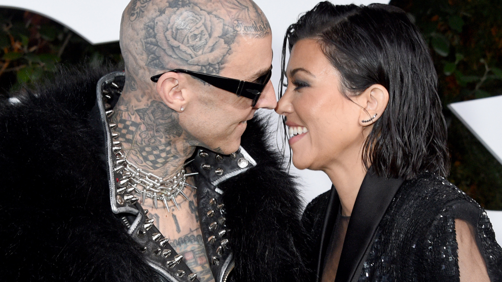 Kourtney Kardashian a Travis Barker
Kourtney Kardashian a Travis Barker