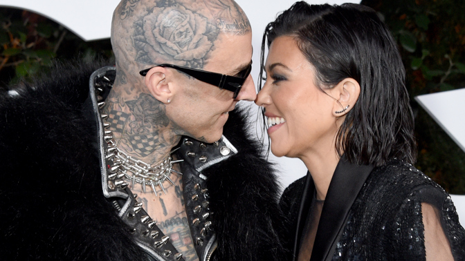  

Kourtney Kardashian a Travis Barker

