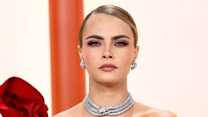  

Cara Delevingne a její nádherné obočí
