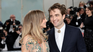  

Robert Pattinson a Suki Waterhouse na Met Gala 2023

