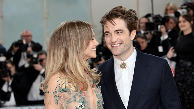  

Robert Pattinson a Suki Waterhouse na Met Gala 2023
