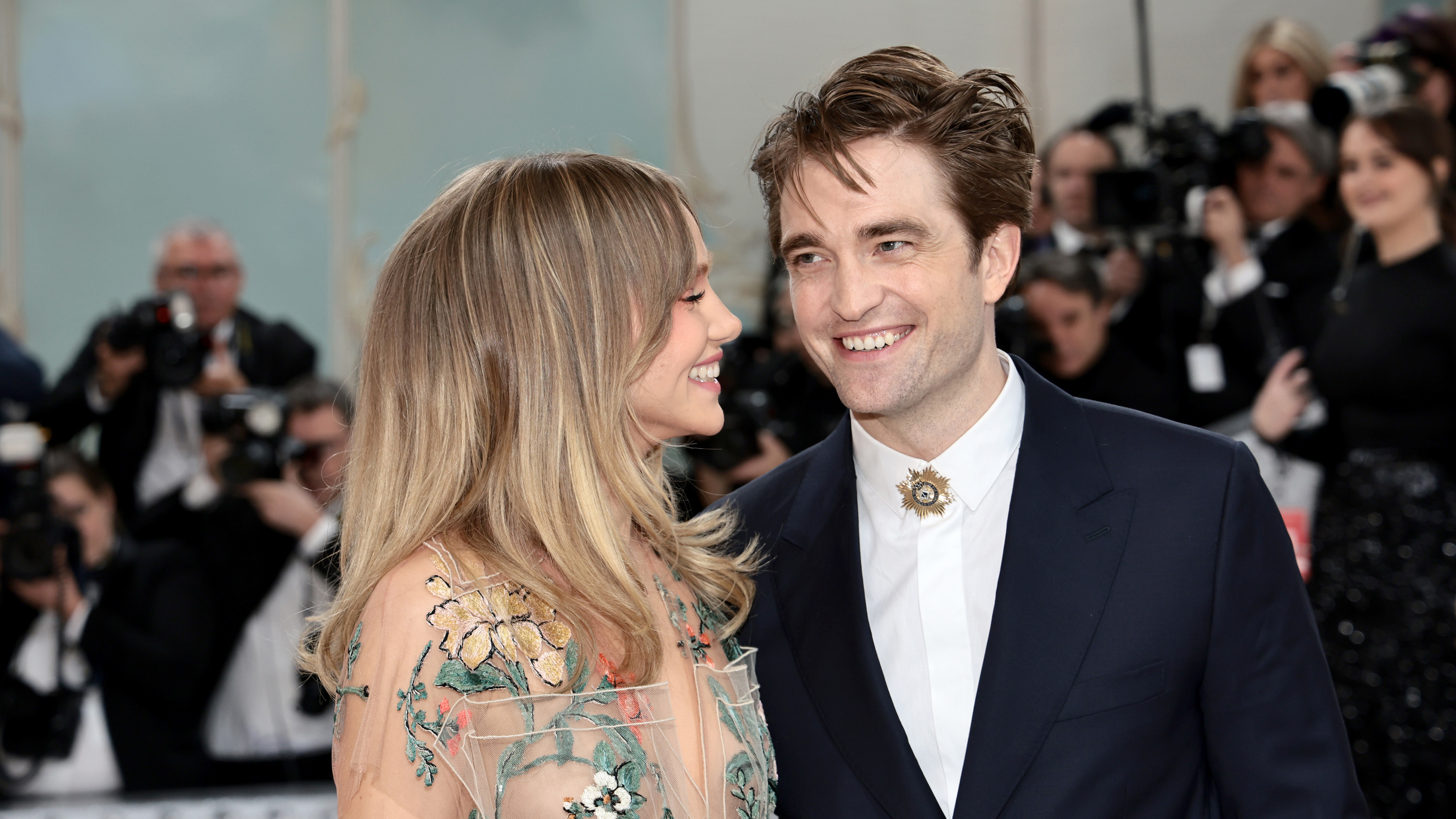Robert Pattinson a Suki Waterhouse na Met Gala 2023