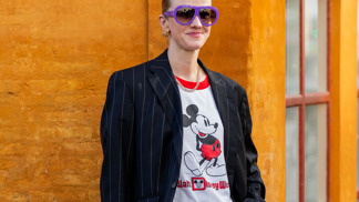  

Módní influencerka Marianne Theodorsen ve svém Disneycore outfitu
