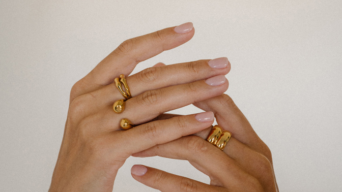 Very Demure Nails: Vraťte se na podzim k přirozeným nehtům