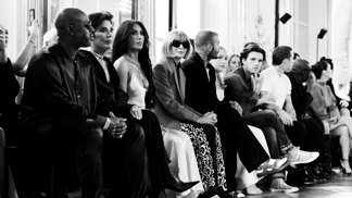  

Anna Wintour a Kim Kardashian na přehlídce Victorie Beckham
