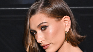  Hailey Bieber se chlubí vždy nádherně lesklými vlasy 
