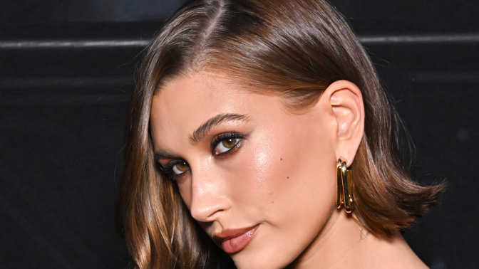  Hailey Bieber se chlubí vždy nádherně lesklými vlasy 