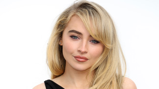  Sabrina Carpenter a její dnešní interpretace zářivé blond