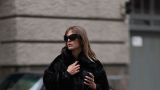 Shearling clogs