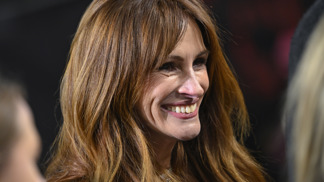  

Julia Roberts se od medové vrátila k rezavé
