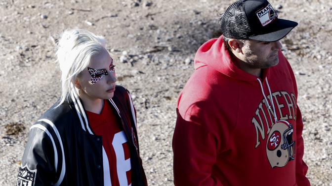  

Lady Gaga s partnerem Michaelem Polanskym 
