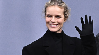 Eva Herzigová, černý rolák
