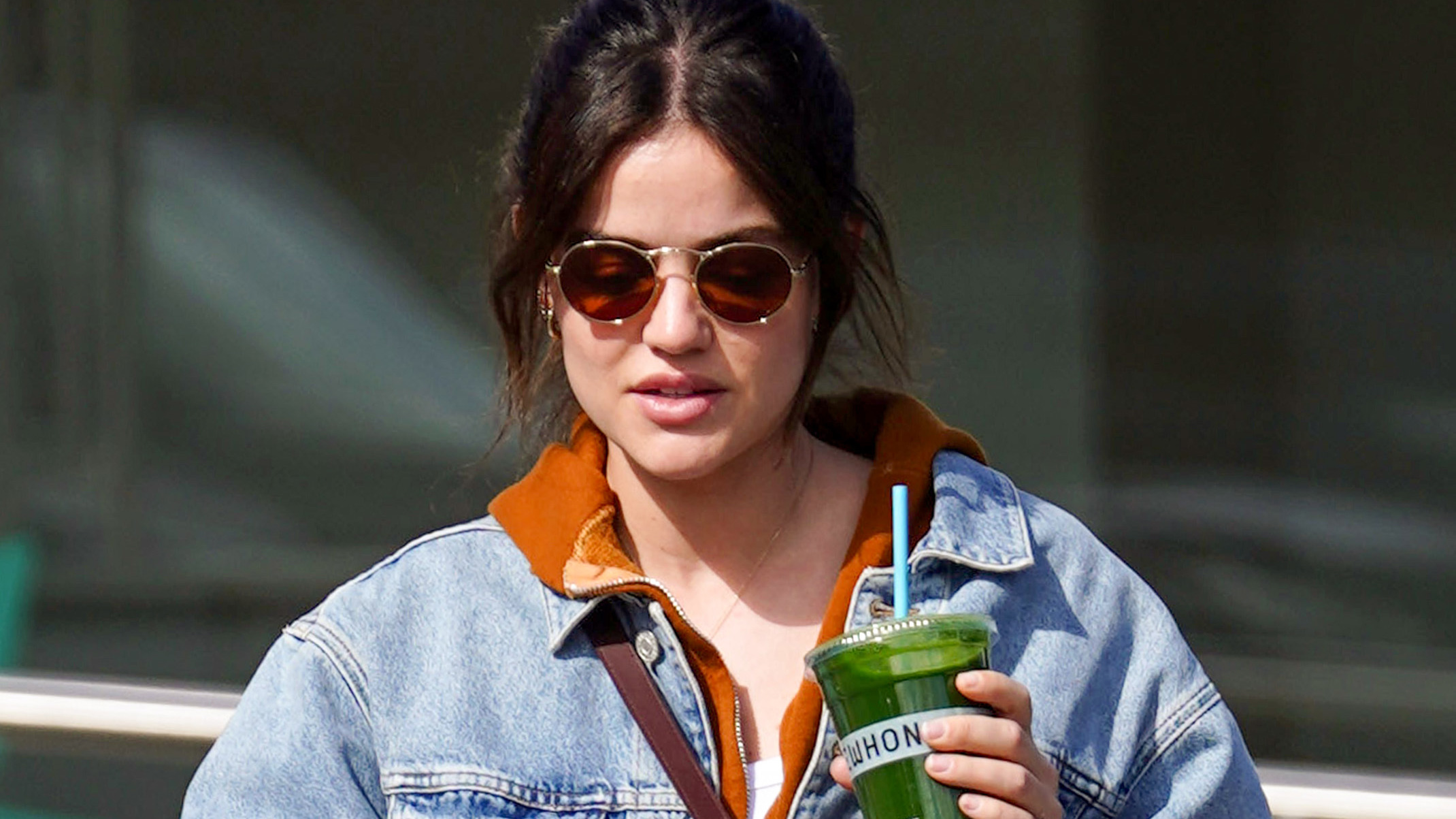 Lucy Hale se smoothie z Erewhon