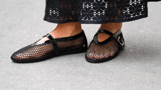  

Mesh ballet shoes
