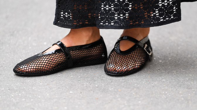  

Mesh ballet shoes
