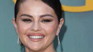  Zubní proměny celebrit - Selena Gomez po