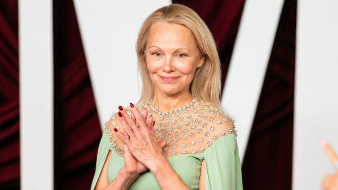 Pamela Anderson, klub nenalíčených žen