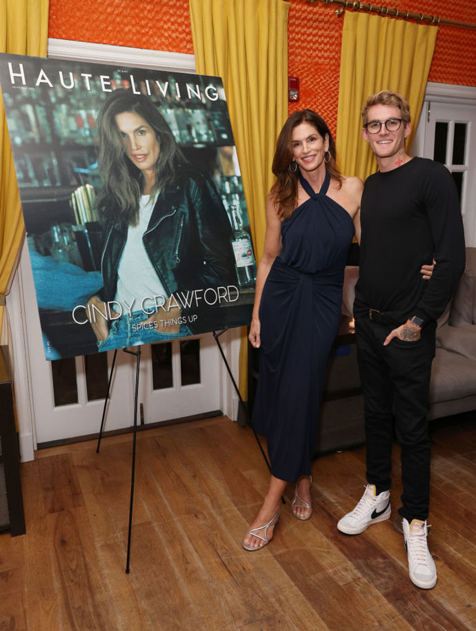 Cindy Crawford prožívá nejhorší chvíle v životě. Její jediný syn Presley Gerber zemřel ve 27 letech Cindy Crawford prožívá nejhorší chvíle v životě. Její jediný syn Presley Gerber zemřel ve 27 letech