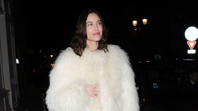 Alexa Chung v denimové sukni