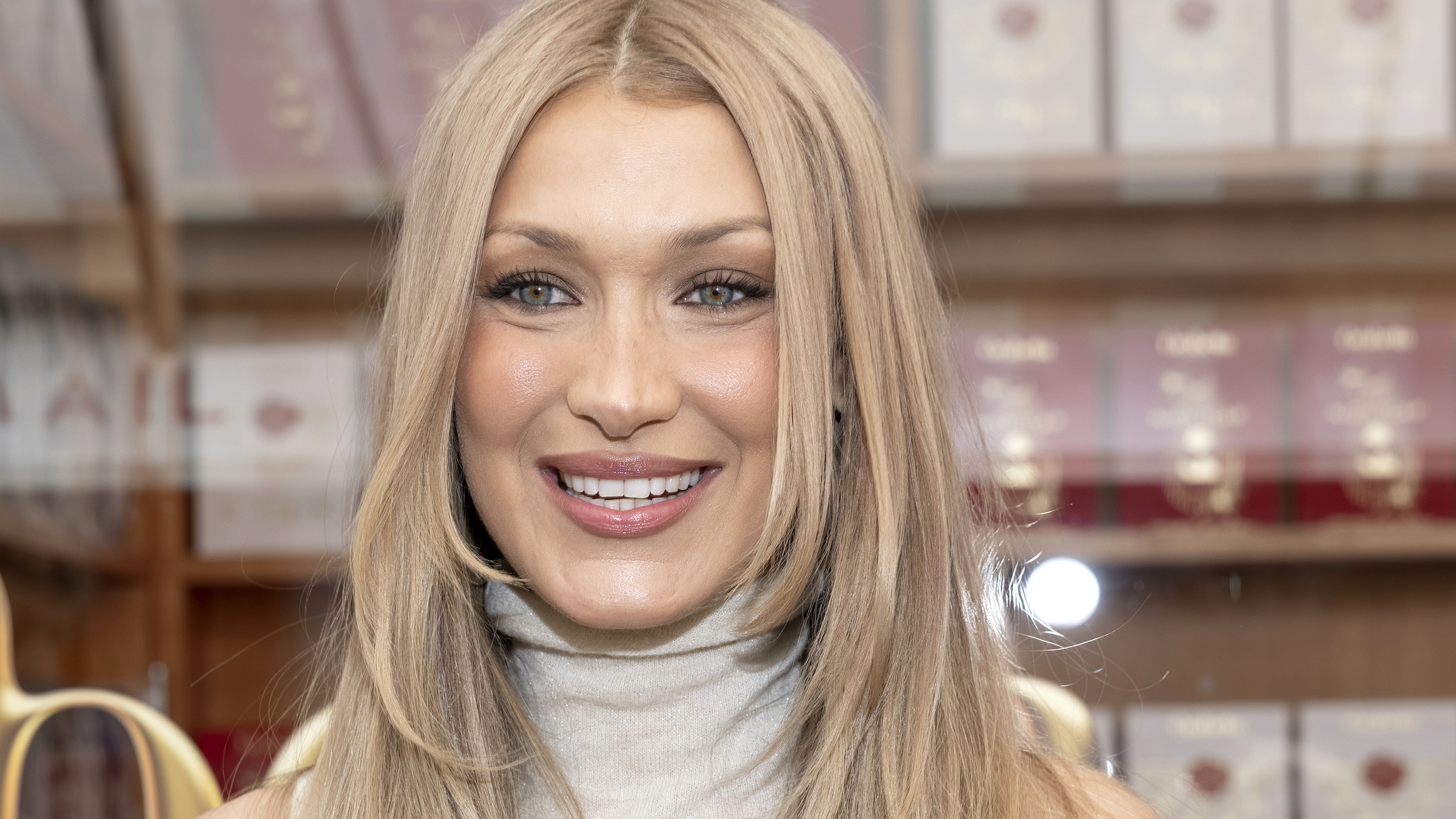  Bella Hadid ve vrstveném střihu 