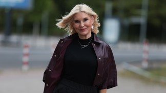 Lilková barva je letošní podzim na vrcholu a pro zralé ženy je jako stvořená. 