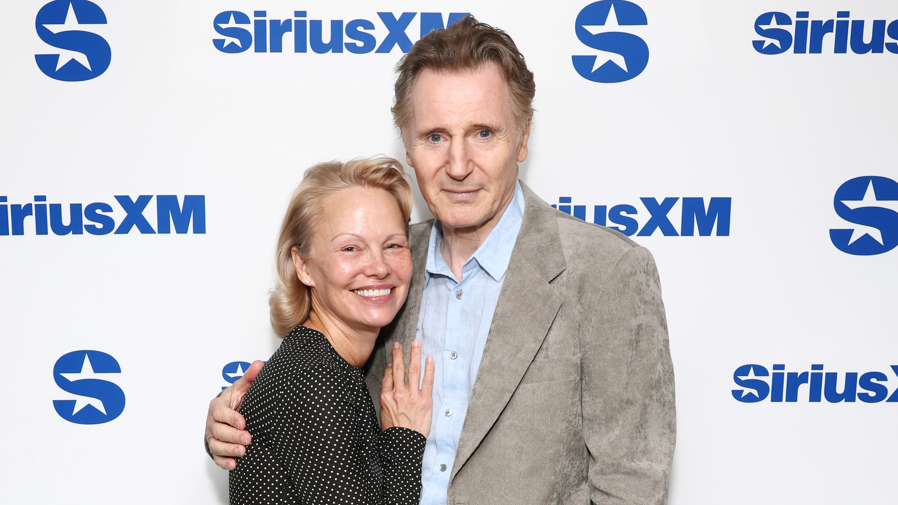 Pamela Anderson a Liam Neeson