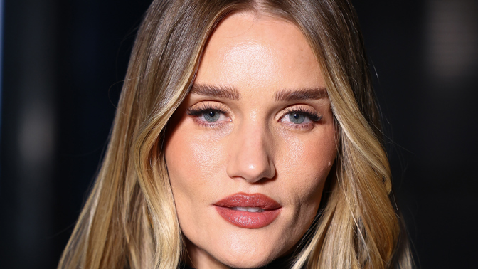  Rosie Huntington-Whiteley v cashmere bronde