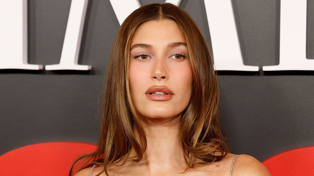 Kadeřník hodnotí vlasovou proměnu Jennifer Lopez a Hailey Bieber. Jejich nový odstín je hit podzimu