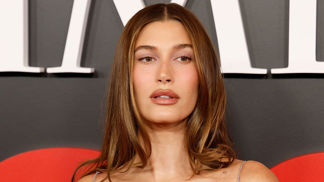 Kadeřník hodnotí vlasovou proměnu Jennifer Lopez a Hailey Bieber. Jejich nový odstín je hit podzimu Kadeřník hodnotí vlasovou proměnu Jennifer Lopez a Hailey Bieber. Jejich nový odstín je hit podzimu
