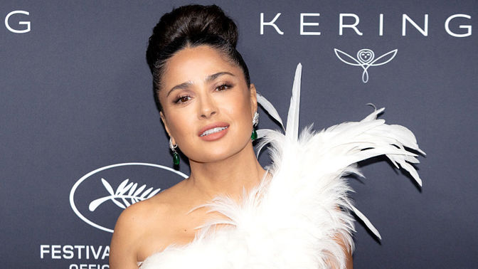 Jídelníček čerstvé šedesátnice Salmy Hayek od snídaně do večeře: Její rutinu pro dokonalou figuru zvládnete i vy