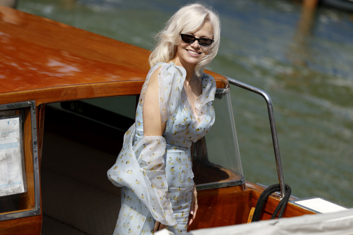 Božská Pamela Anderson si sbalila do Benátek jen to nejlepší. Ohodnoťte její dechberoucí outfity – od letiště po večírky Božská Pamela Anderson si sbalila do Benátek jen to nejlepší. Ohodnoťte její dechberoucí outfity – od letiště po večírky