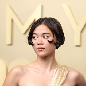 Čtyři účesy z Emmy 2026, které si zamilujete i vy: Pixie, ofina nebo baby bob
