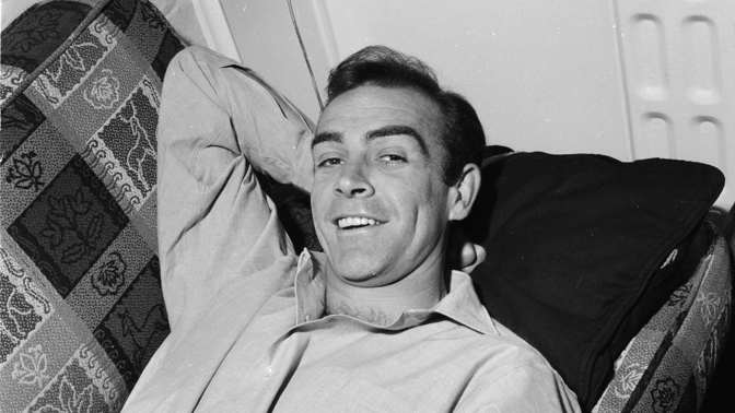 Sean Connery u sebe doma v Londýně. | 1962
