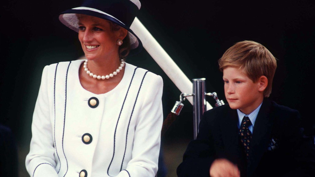  

Princ Harry se svou matkou princeznou Dianou
