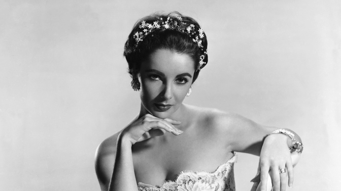 Šaty, které udělaly z Elizabeth Taylor módní ikonu Šaty, které udělaly z Elizabeth Taylor módní ikonu
