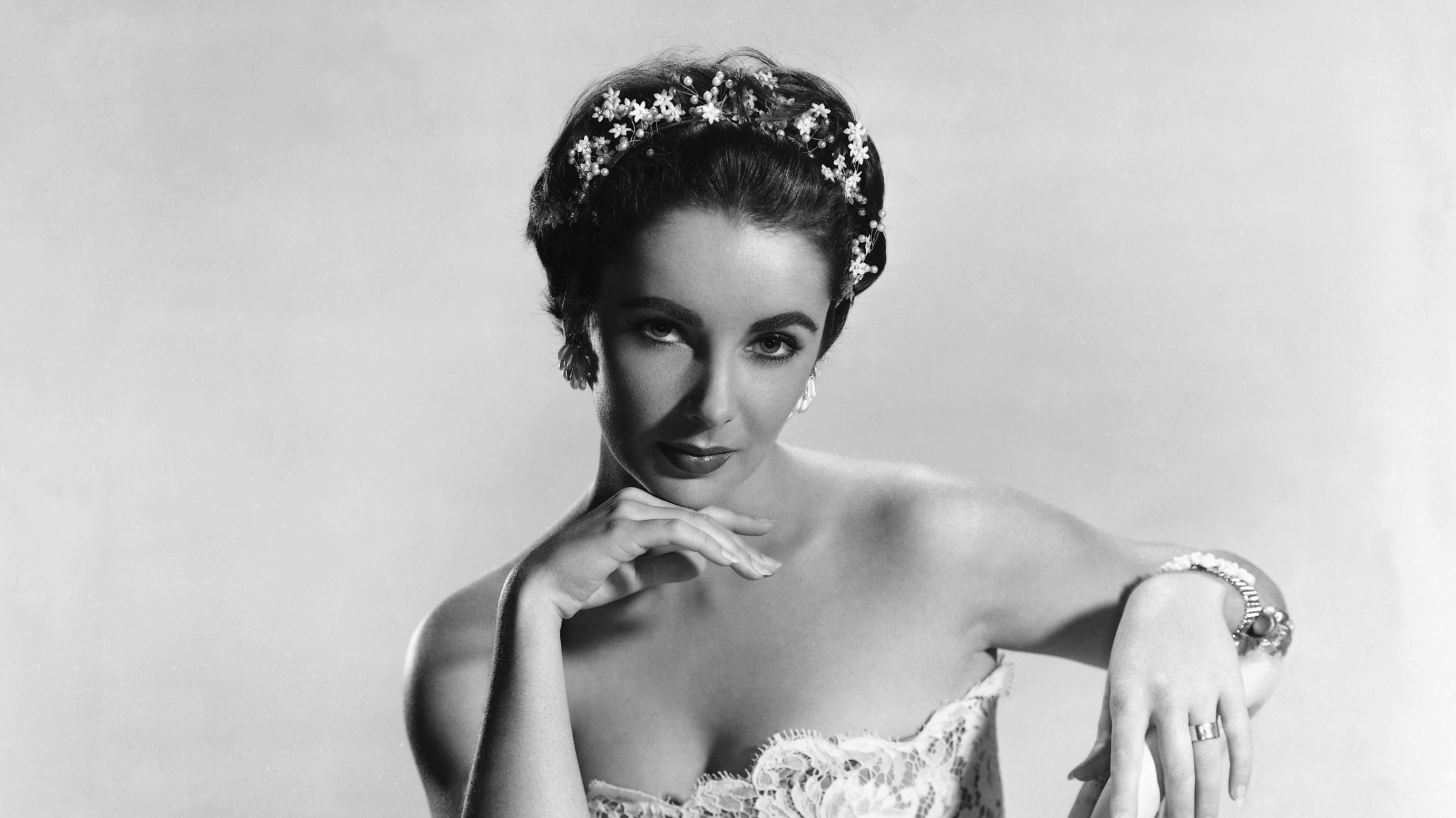 Šaty, které udělaly z Elizabeth Taylor módní ikonu