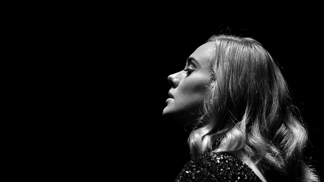  

Adele na jednom z koncertů k uctění památky George Michaela
