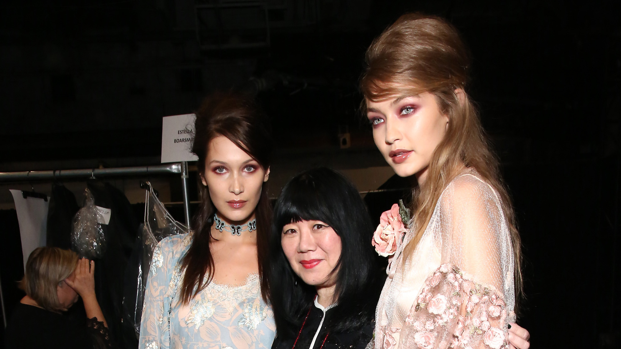 Bella a Gigi Hadid s designerkou Annou Sui