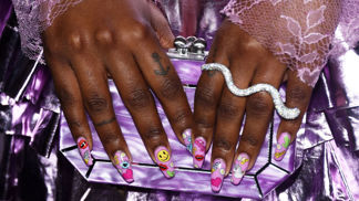 Letos v nail designu platí přímá úměra: čím barevnější, tím lepší!
